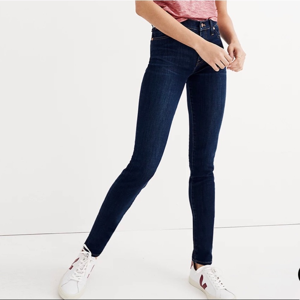 9" Mid-Rise Skinny Jeans in Larkspur Wash